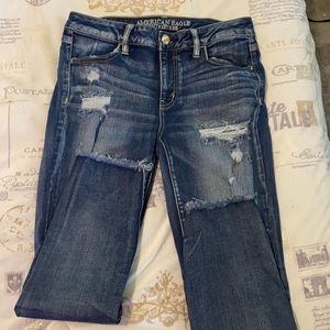 A&E women’s distressed ankle cropped jeans